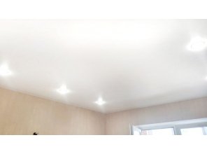 Монтаж потолка на кухне 12 м2 с использованием пленки VIPCEILING серии MONLANGE S9020 (3.50)