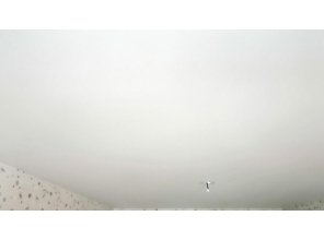 Монтаж потолка в спальне 10 м2 с использованием пленки VIPCEILING серии MONLANGE M9001 (2.60)