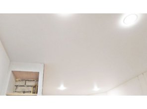 Монтаж потолка в спальне 9 м2 с использованием пленки VIPCEILING серии MONLANGE M9001 (2.60)