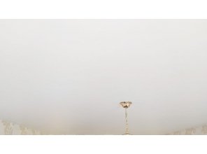 Монтаж потолка в гостиной 17 м2 с использованием пленки VIPCEILING серии MONLANGE M9001 (3.25)