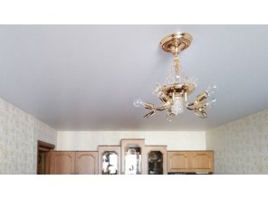 Монтаж потолка в гостиной 17 м2 с использованием пленки VIPCEILING серии MONLANGE M9001 (3.25)