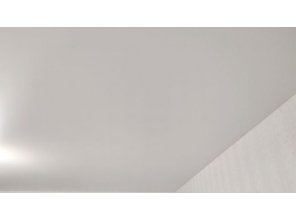 Монтаж потолка в гостиной 18 м2 с использованием пленки VIPCEILING серии MONLANGE M9001 (4.35)