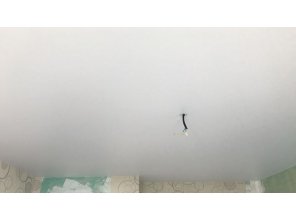 Монтаж потолка на кухне 10 м2 с использованием пленки VIPCEILING серии MONLANGE M9001 (3.25)