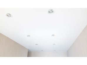 Монтаж потолка в коридоре 12 м2 с использованием пленки VIPCEILING серии MONLANGE M9001 (3.25)
