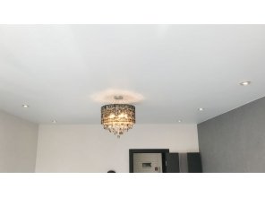 Монтаж потолка в гостиной 20 м2 с использованием пленки VIPCEILING серии MONLANGE M9001 (4.00)