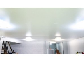 Монтаж потолка в деревянном доме 51 м2 с использованием пленки VIPCEILING серии MONLANGE M9001 (4.35)