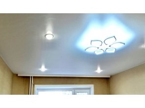 Монтаж потолка для зала 19 м2 с использованием пленки VIPCEILING серии MONLANGE M9001 (3.50)