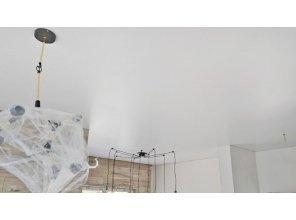 Монтаж потолка в квартире 34 м2 с использованием пленки VIPCEILING серии MONLANGE S9020 (5.45)