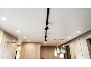 Монтаж потолка в квартире 28 м2 с использованием пленки VIPCEILING серии MONLANGE M9001 (4.90)