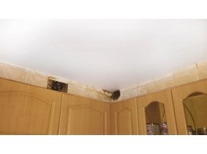 Монтаж потолка на кухне 6 м2 с использованием пленки VIPCEILING серии MONLANGE M9001 (2.60)