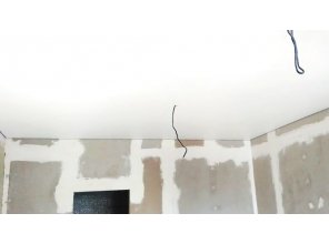 Монтаж потолка в офисе 14 м2 с использованием пленки VIPCEILING серии MONLANGE M9001 (3.25)