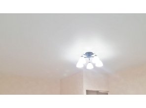 Монтаж потолка в гостиной 16 м2 с использованием пленки VIPCEILING серии MONLANGE M9001 (3.25)