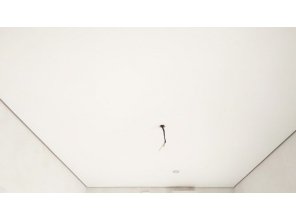 Монтаж потолка в прихожей 4 м2 с использованием пленки VIPCEILING серии MONLANGE M9001 (2.15)