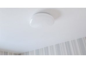 Монтаж потолка в спальне 8 м2 с использованием пленки VIPCEILING серии MONLANGE M9001 (3.25)