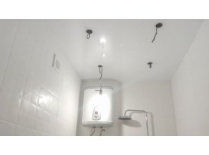 Монтаж потолка в ванной 3 м2 с использованием пленки VIPCEILING серии MONLANGE L9001 (2.15)