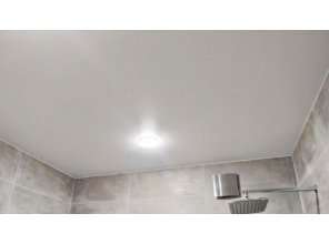 Монтаж потолка в ванной 4 м2 с использованием пленки VIPCEILING серии MONLANGE M9001 (2.15)