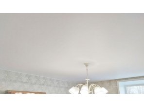 Монтаж потолка в гостиной 18 м2 с использованием пленки VIPCEILING серии MONLANGE M9001 (3.80)