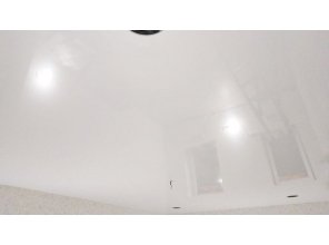 Монтаж потолка в гостиной 20 м2 с использованием пленки VIPCEILING серии MONLANGE L9001 (3.50)