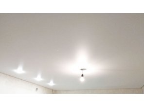 Монтаж потолка на кухне 13 м2 с использованием пленки VIPCEILING серии MONLANGE S9020 (3.25)