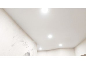 Монтаж потолка в прихожей 11 м2 с использованием пленки VIPCEILING серии MONLANGE M9001 (3.25)