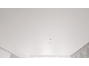 Монтаж потолка в спальне 10 м2 с использованием пленки VIPCEILING серии MONLANGE M9001 (3.25)