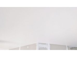 Монтаж потолка в спальне 11 м2 с использованием пленки VIPCEILING серии MONLANGE S9020 (3.80)