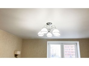 Монтаж потолка в спальне 13 м2 с использованием пленки VIPCEILING серии MONLANGE M9001 (3.50)