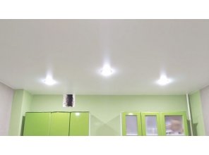 Монтаж потолка на кухне 10 м2 с использованием пленки VIPCEILING серии MONLANGE S9020 (3.25)