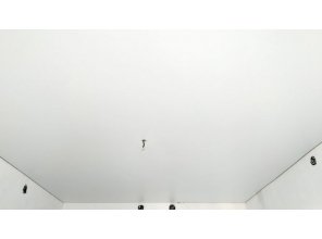 Монтаж потолка на кухне 14 м2 с использованием пленки VIPCEILING серии MONLANGE M9001 (3.25)