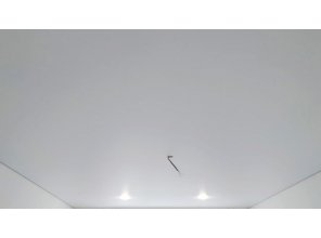 Монтаж потолка для зала 17 м2 с использованием пленки VIPCEILING серии MONLANGE M9001 (3.25)