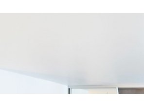 Монтаж потолка в спальне 10 м2 с использованием пленки VIPCEILING серии MONLANGE M9001 (3.25)