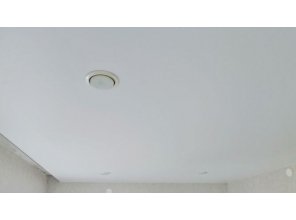 Монтаж потолка в квартире 30 м2 с использованием пленки VIPCEILING серии MONLANGE M9001 (5.45)