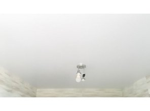 Монтаж потолка на кухне 8 м2 с использованием пленки VIPCEILING серии MONLANGE S9020 (3.25)