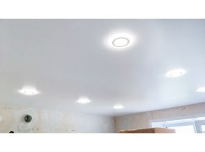 Монтаж потолка в спальне 11 м2 с использованием пленки VIPCEILING серии MONLANGE S9020 (3.50)