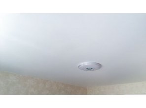 Монтаж потолка в гостиной 18 м2 с использованием пленки VIPCEILING серии MONLANGE S9020 (4.00)