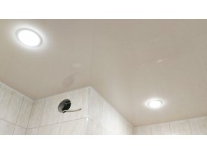 Монтаж потолка в ванной 5 м2 с использованием пленки VIPCEILING серии MONLANGE L9001 (2.15)