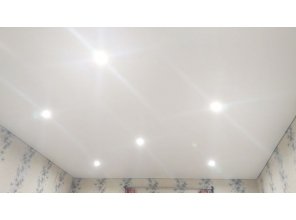 Монтаж потолка для зала 17 м2 с использованием пленки VIPCEILING серии MONLANGE M9001 (3.80)