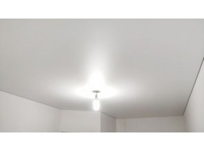 Монтаж потолка в гостиной 17 м2 с использованием пленки VIPCEILING серии MONLANGE M9001 (3.25)