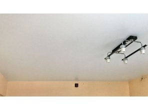 Монтаж потолка на кухне 10 м2 с использованием пленки VIPCEILING серии MONLANGE S9020 (2.15)