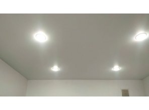 Монтаж потолка на кухне 10 м2 с использованием пленки VIPCEILING серии MONLANGE M9001 (3.25)