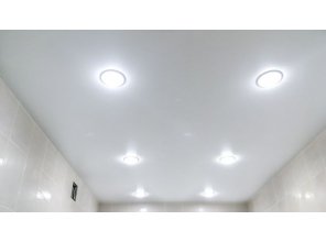 Монтаж потолка в ванной 5 м2 с использованием пленки VIPCEILING серии MONLANGE S9020 (2.15)