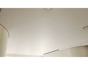 Монтаж потолка в квартире 51 м2 с использованием пленки VIPCEILING серии MONLANGE M7001 (5.40)