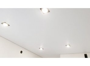 Монтаж потолка на кухне 10 м2 с использованием пленки VIPCEILING серии MONLANGE M9001 (3.25)