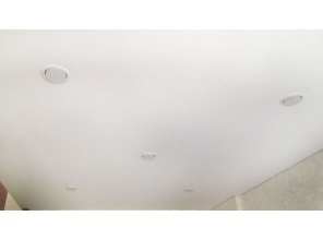 Монтаж потолка на кухне 7 м2 с использованием пленки VIPCEILING серии MONLANGE M9001 (3.50)