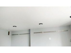 Монтаж потолка в квартире 33 м2 с использованием пленки VIPCEILING серии MONLANGE M9001 (5.45)