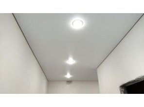 Монтаж потолка в коридоре 9 м2 с использованием пленки VIPCEILING серии MONLANGE S9020 (3.25)