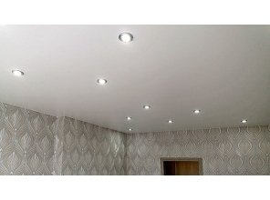 Монтаж потолка в гостиной 18 м2 с использованием пленки VIPCEILING серии MONLANGE S9020 (3.80)