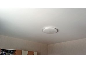 Монтаж потолка в гостиной 18 м2 с использованием пленки VIPCEILING серии MONLANGE S9020 (4.35)