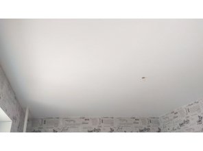 Монтаж потолка в спальне 10 м2 с использованием пленки VIPCEILING серии MONLANGE M9001 (3.25)