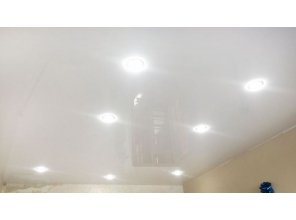 Монтаж потолка в спальне 17 м2 с использованием пленки VIPCEILING серии MONLANGE L9001 (3.50)